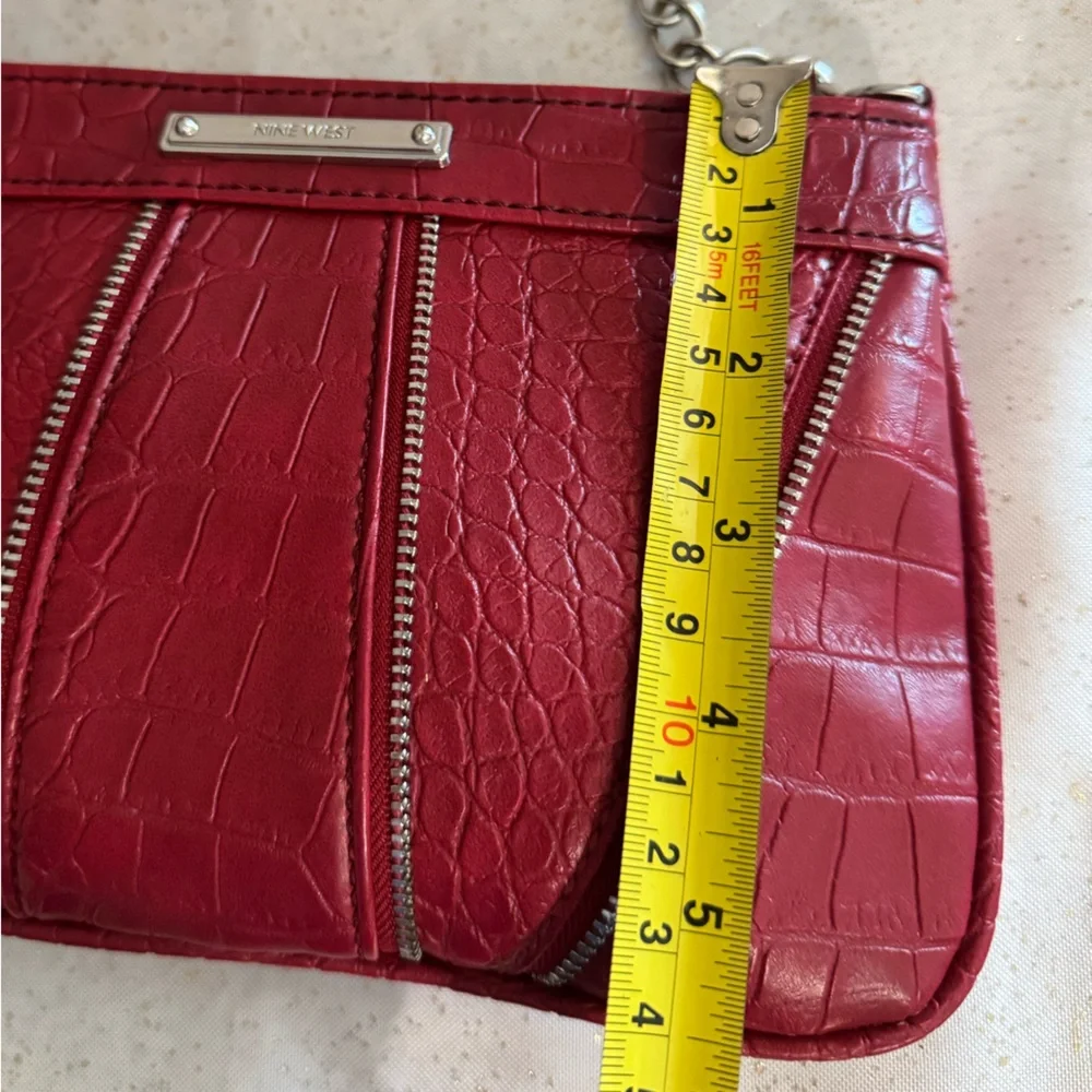 2/for $20 🪩 NINE WEST Red Croc Textured Crossbody, Chain Straps